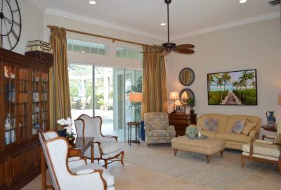 Beautiful Living room leading to Lanai