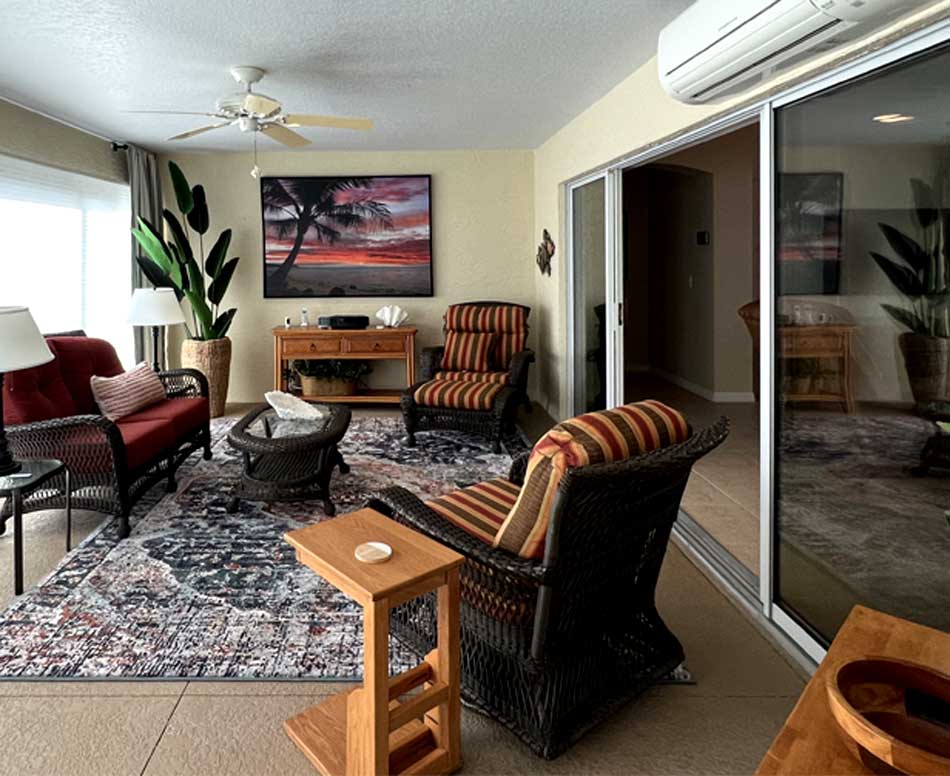 Great for conversation and cocktails, air-conditioned lanai, Orchid model.